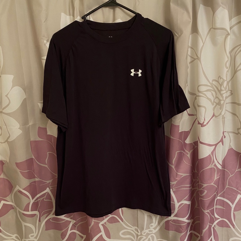 Men’s Black Under Armour Shirt